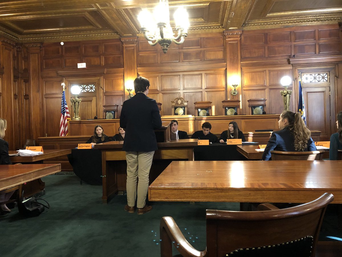YLafayette's tweet photo. Our Supreme Court team presents in the Ky Supreme Court. #GeneralAwesomeness https://t.co/wXj6xJiXTK