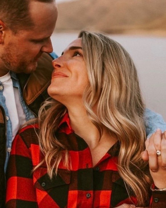 Here’s to a lifetime of beautiful change, smoky bonfires, toasty ‘mellows, and warm blanket cuddles 🔥🍂🍁 Congratulations to Kaitlin &amp; Jared on their engagement! Heather had an amazing time crafting the perfect ring for you, Kaitlin.

We wish you both … ift.tt/2XIX52l