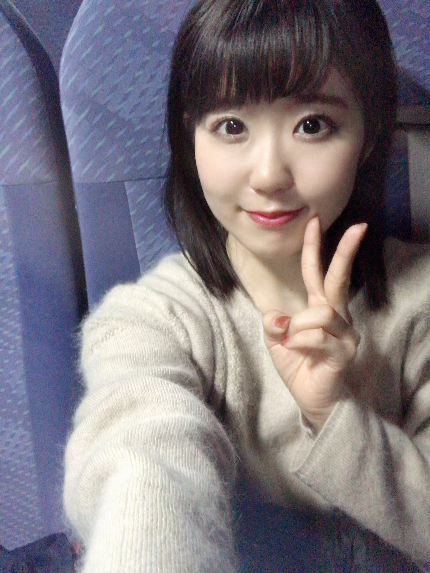 東山奈央 オフィシャル 終わりましたーー みんなで都内に戻り中です 楽しくて楽しくて アドレナリンどばどば出ております 今回のキーワードは 映像美 でしょうか もっと細やかな見どころもあるのですが それはまたの機会にお話しさせてください