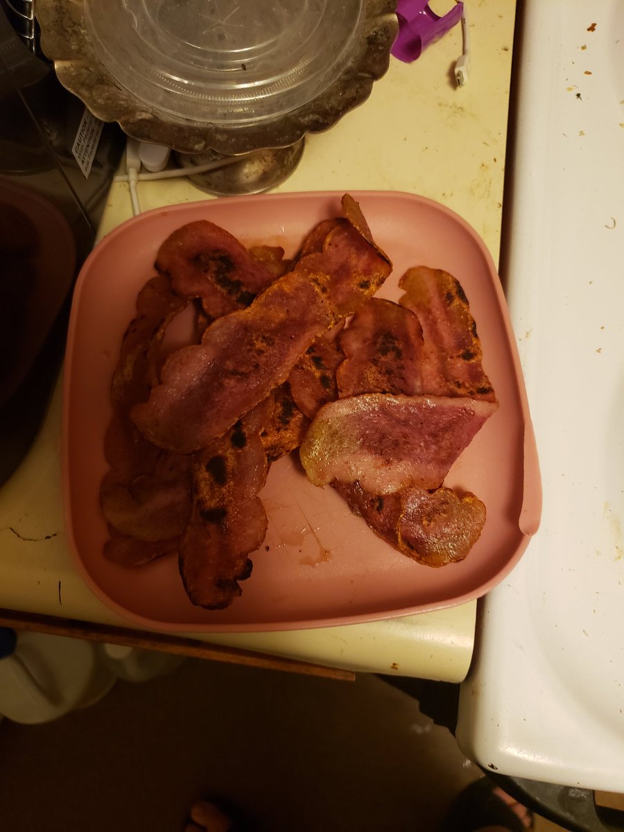 mrhamttv's tweet image. Hubby goals lol I'm making bacon yall