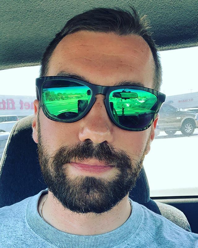 Walks out of Starbucks and can’t find rental car because I have no idea what it is or what it looks like. 
Remembers it has one of those fancy key fobs.
Finds car.
Happy Monday. .
.
.
.
.
.
.
.
.
.
.
.
.
.
.
#wheninrhone #sunglasses #selfie #car #rental … instagram.com/p/B5Sje6YB_T2/