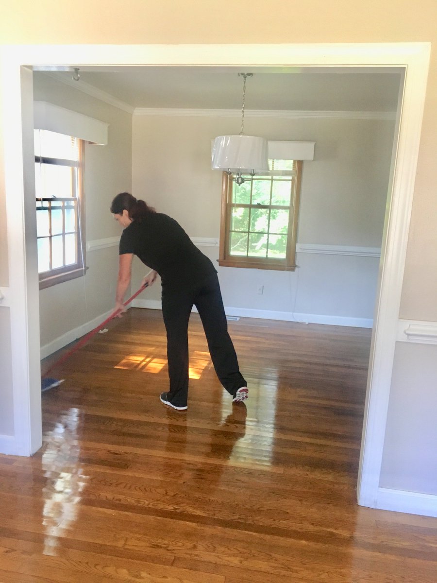 MsPerfection's tweet image. 🎄🌲Holiday Special $95 for two hours of cleaning with a two person crew. Call us for a free estimate 757-353-3872