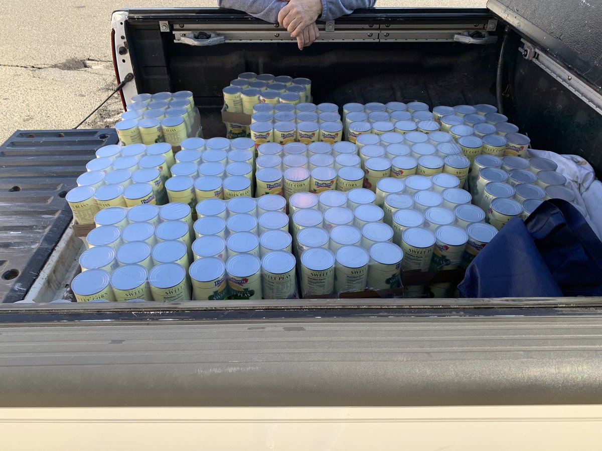 HowellSADD's tweet image. A big thank you to Officer Hill for donating cans!!! Bring in cans, the can drive is ending soon!!!