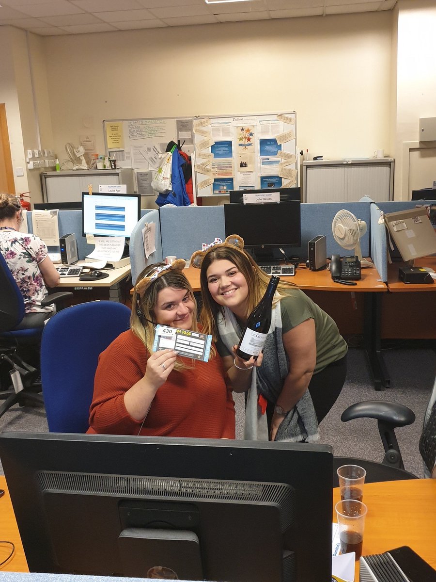 RebekahW_DWP's tweet photo. Great to see photos of #Blackpool Service Centre colleagues helping out on the phones for #childreninneed2019 Looks like you had a great time for a really worthy cause 👍#DWProud #MondayMotivation https://t.co/joRexi4LbS
