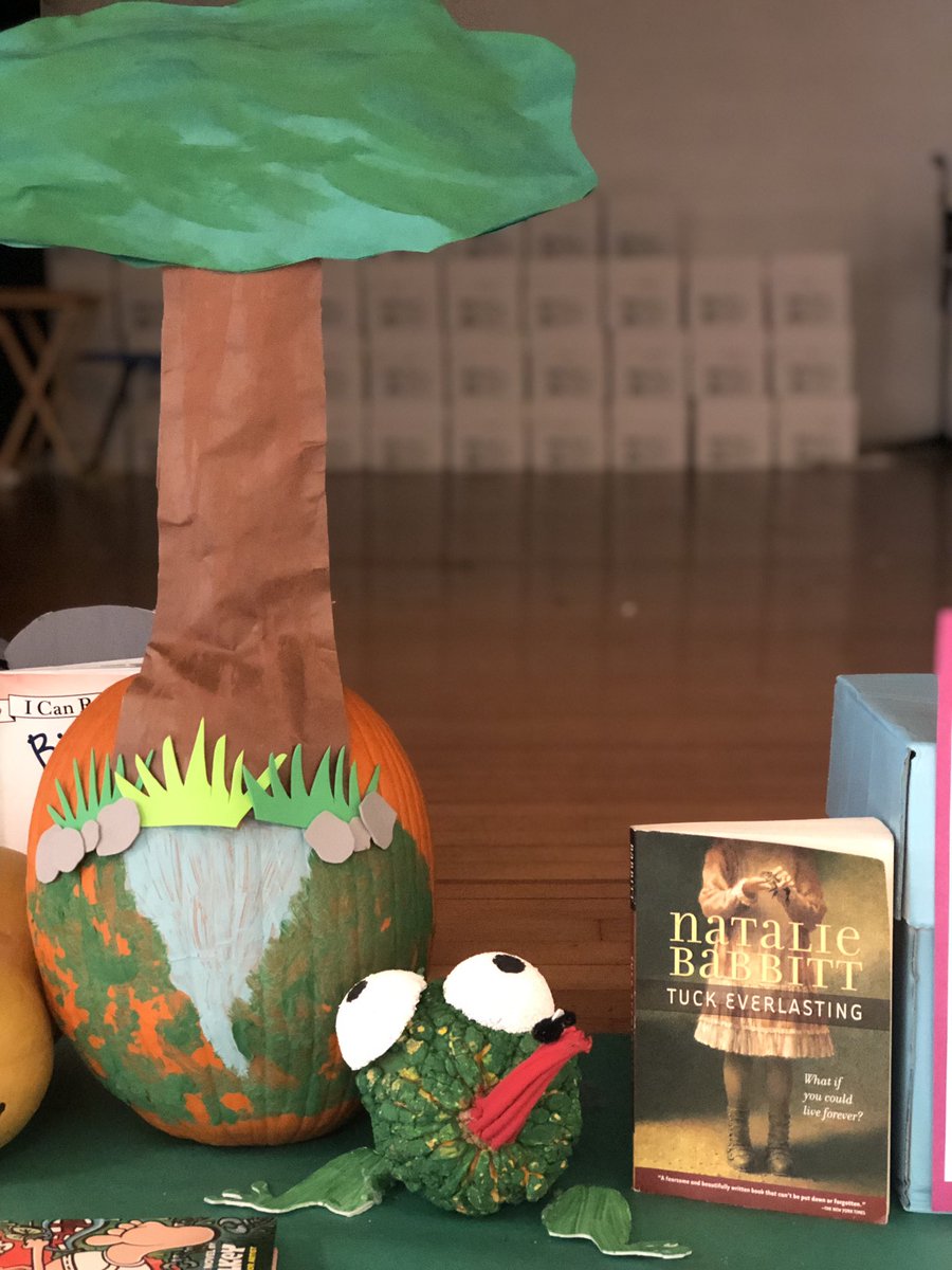 SCSEduTech's tweet image. Our staff is unbelievably talented! A little fall pumpkin / literacy fun!