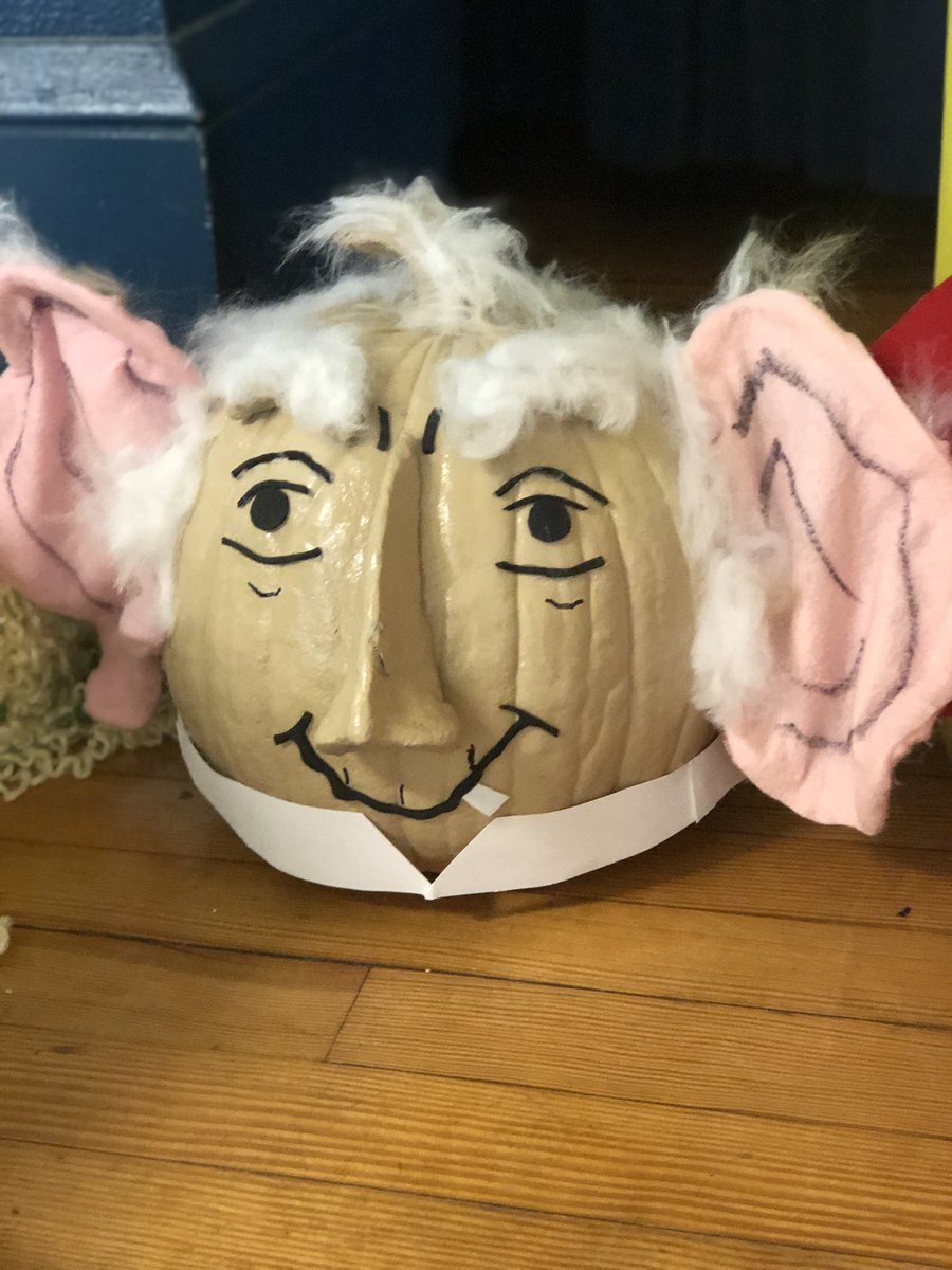 SCSEduTech's tweet image. Our staff is unbelievably talented! A little fall pumpkin / literacy fun!