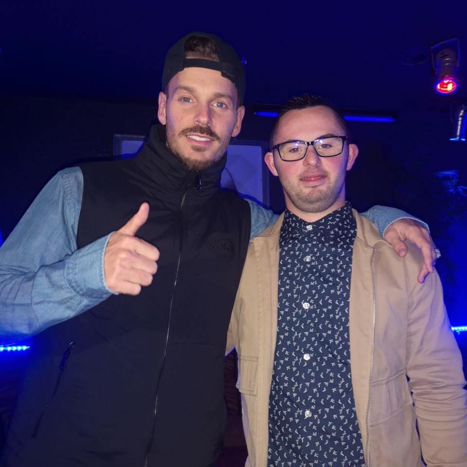 AntoineCambron's tweet photo. Simon, 24 ans, atteint de trisomie 21 est très fan de Matt pokora, il l’a rencontré dernièrement au Margouillat. Le 3 décembre, il va voir son concert à Caen,
le rêve de Simon: voir Matt pokora dans les loges. Le numéro de sa maman: 0666699068 / @MPokora https://t.co/jWrWp3dyam