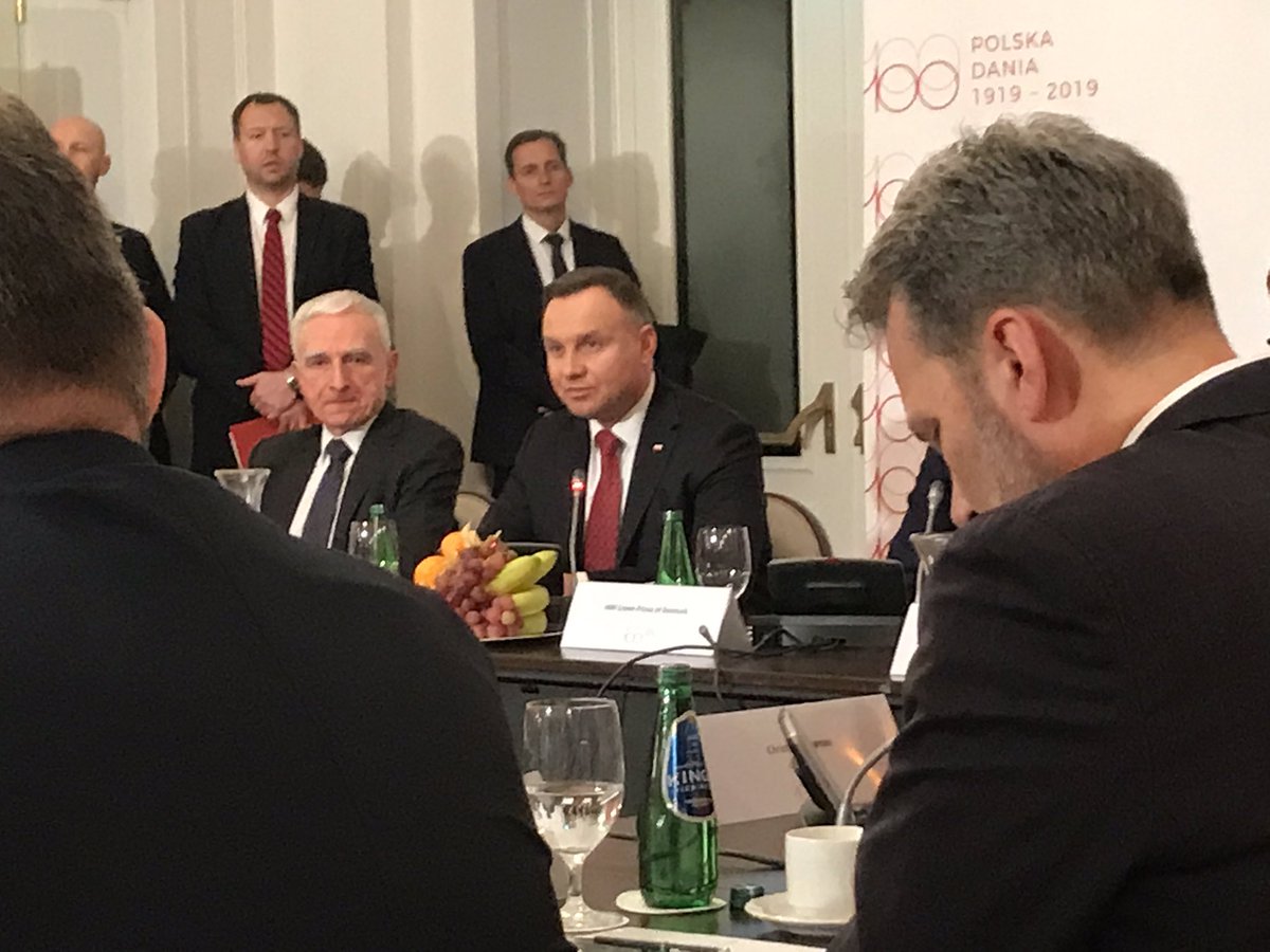 szczepaniukm's tweet photo. .@GrupaPGE participates in PL-DK energy cooperation and transition roundtable discussion. #PGE aims to realize the first part of OWF development program with experienced partner from the sector. Based on offers we started talks with @Orsted - said Ryszard Wasiłek, VP of PGE. https://t.co/DFQElPIL1X