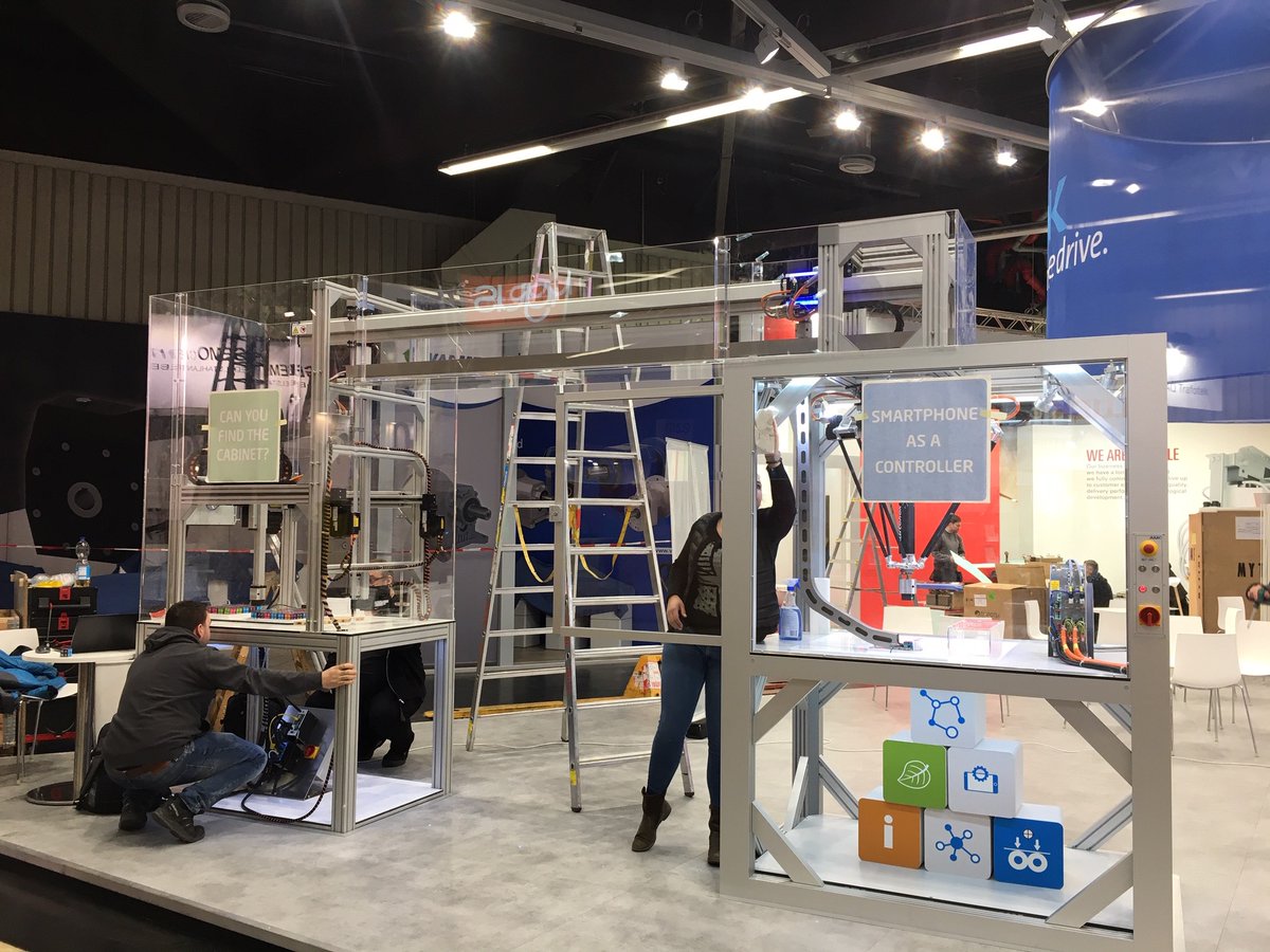 AMKmotion's tweet photo. Das sieht doch schon ziemlich gut aus... unser fleißiges Aufbauteam bei der Arbeit. Ihr seid die Besten! Vielen Dank!
#bestteamever
#nomagicjustproficiency #demobuildingforsps #sps_live #sps2019 #Automatisierung https://t.co/sBa5UahNw3