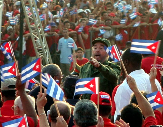 #Fidel no tiene en #Cuba monumentos, plazas o calles a su nombre. Tiene todo un pueblo que lleva su estirpe y continúa su lucha #FidelEntreNosotros #SomosFidel 
@EddaFe <a href="/CubaMINREX/">Cancillería de Cuba</a> <a href="/BrunoRguezP/">Bruno Rodríguez P</a> <a href="/Granma_Digital/">Periódico Granma</a> <a href="/radiorebeldecu/">Radio Rebelde - Cuba</a> <a href="/RadioRelojCuba/">Radio Reloj, Cuba</a> <a href="/InesMChapman/">Inés María Chapman Waugh</a> <a href="/PresidenciaCuba/">Presidencia Cuba 🇨🇺</a>