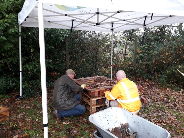 TelfordWrekin's tweet photo. Staff from our grounds contractor @idverdeUK  and partner  @RSPBMidlands braved the cold + wet to build a bug hotel at Hartshill Park today during one of their local volunteer days #nicegaff #homesfornature #biodiversity 😍 https://t.co/riyiHD7eV5