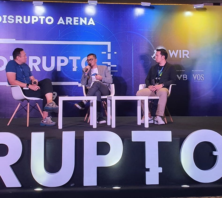 karyanto_wibowo's tweet photo. Fruitful discussion in Disrupto event today, sharing how Danone Aqua with https://t.co/8kdljlbzwc innovate solution using Artificial Intelligence [AI] to help water conservation. #disrupto #ArtificialIntelligence #danoneaqua #oneplanetonehealth https://t.co/uOfM0MrGjO