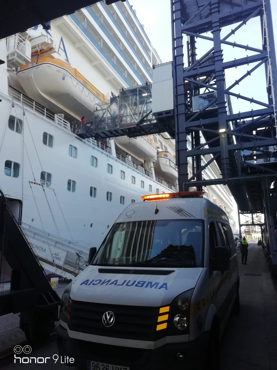 AMBVECINDARIOSL's tweet photo. Traslado desde Puerto de Santa Cruz de Tenerife #svb #sva #TesVisible #ambulanciasvecindario https://t.co/5j7gC1GRvG
