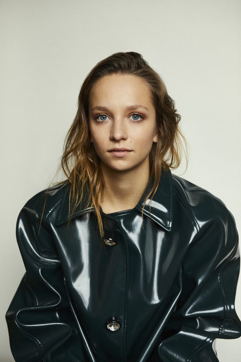 1883Magazine's tweet photo. From playing a victim of grooming in BBC #drama #ThreeGirls to a darkly-driven student in #Cheat. We meet @MollyWindsor97 to chat storytelling + her latest role as a lab assistant w/ a dark past in #Traces
/
-->https://t.co/1xfY9WmidR
📸 @joshshinner #MollyWindsor #1883magazine https://t.co/PtRmpBiS4P