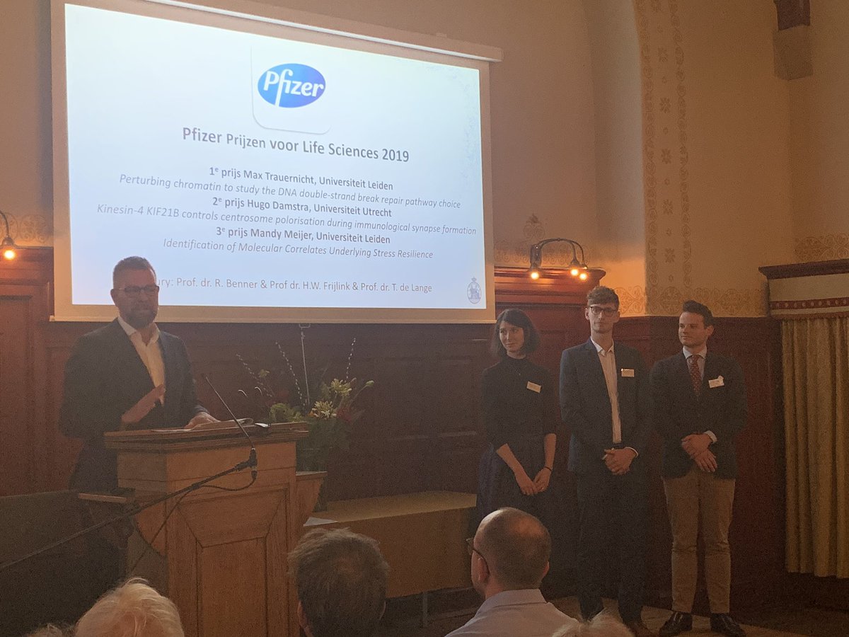 PfizerNL's tweet photo. De Jong Talent Pfizer Prijzen voor Life Sciences zijn vandaag uitgereikt aan drie jonge talentvolle onderzoekers. Zij zouden wel eens van heel grote betekenis kunnen worden.
#lifesciences #prijswinnaars #jongtalent #onderzoek #wetenschap #gezondheidszorg #KHMW https://t.co/vrKQjZIYWv