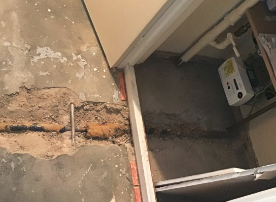 plumbinglocal's tweet photo. Excavating an old leaking gas pipe work. We will be replacing with new, making good and recovering the flooring. #hamptonhill https://t.co/6RaoppQp3B