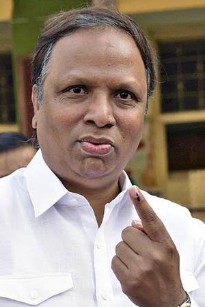 jayeshwani's tweet image. बोगस वकिलाला TI परेड कळते का? का तुमच्या वक्तव्याने समस्त वकिलांची लाज घालवताय??? नुसतं अॅड. लावल्याने वकिल होत नसतो माणुस... कधी या समोरा समोर बघुत कुणाला किती कळतो कायदा ते. पैज लावतो तुमच्याशी @ShelarAshish  ,  तुम्ही म्हणाल तो विषय. म्हणाल ते सेक्शन. आहे हिम्मत???