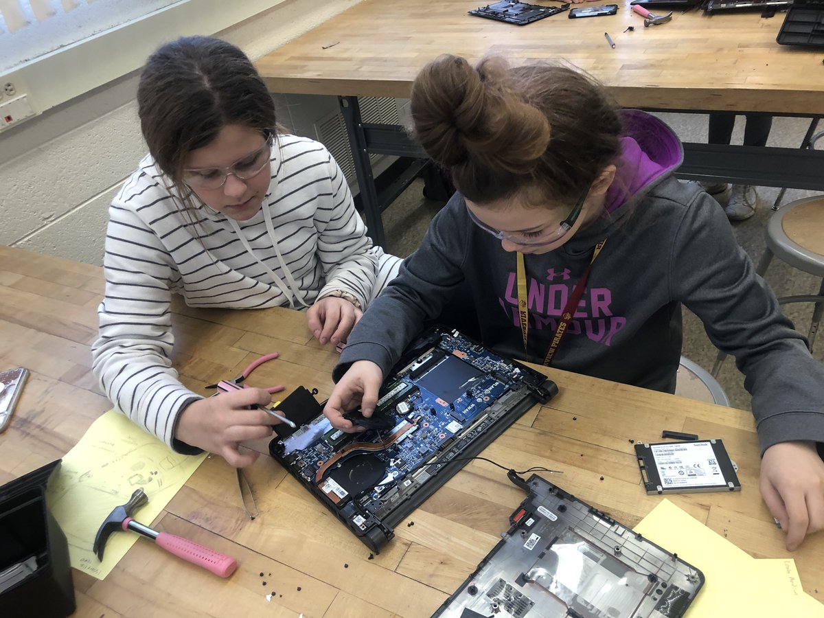 FarkasSTEM's tweet image. My inaugural #Breakerspace class  #ReverseEngineered old laptops that were destined for the junk heap. They searched for key known components - resulting comments of “I found it!” “Oh my gravy, this is so small!” And “Hey look, Ms Farkas!” were #priceless #nerding @jasongribble