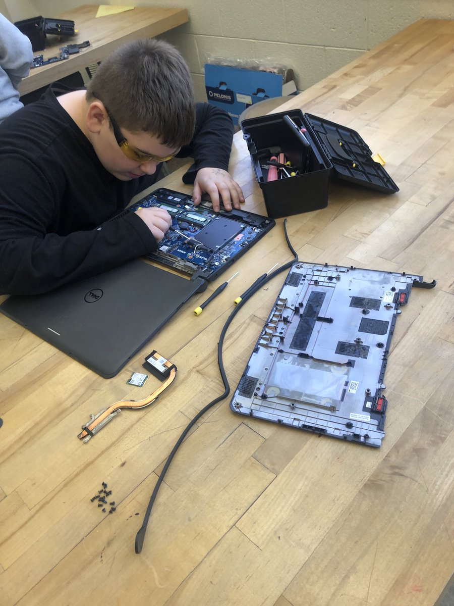 FarkasSTEM's tweet image. My inaugural #Breakerspace class  #ReverseEngineered old laptops that were destined for the junk heap. They searched for key known components - resulting comments of “I found it!” “Oh my gravy, this is so small!” And “Hey look, Ms Farkas!” were #priceless #nerding @jasongribble