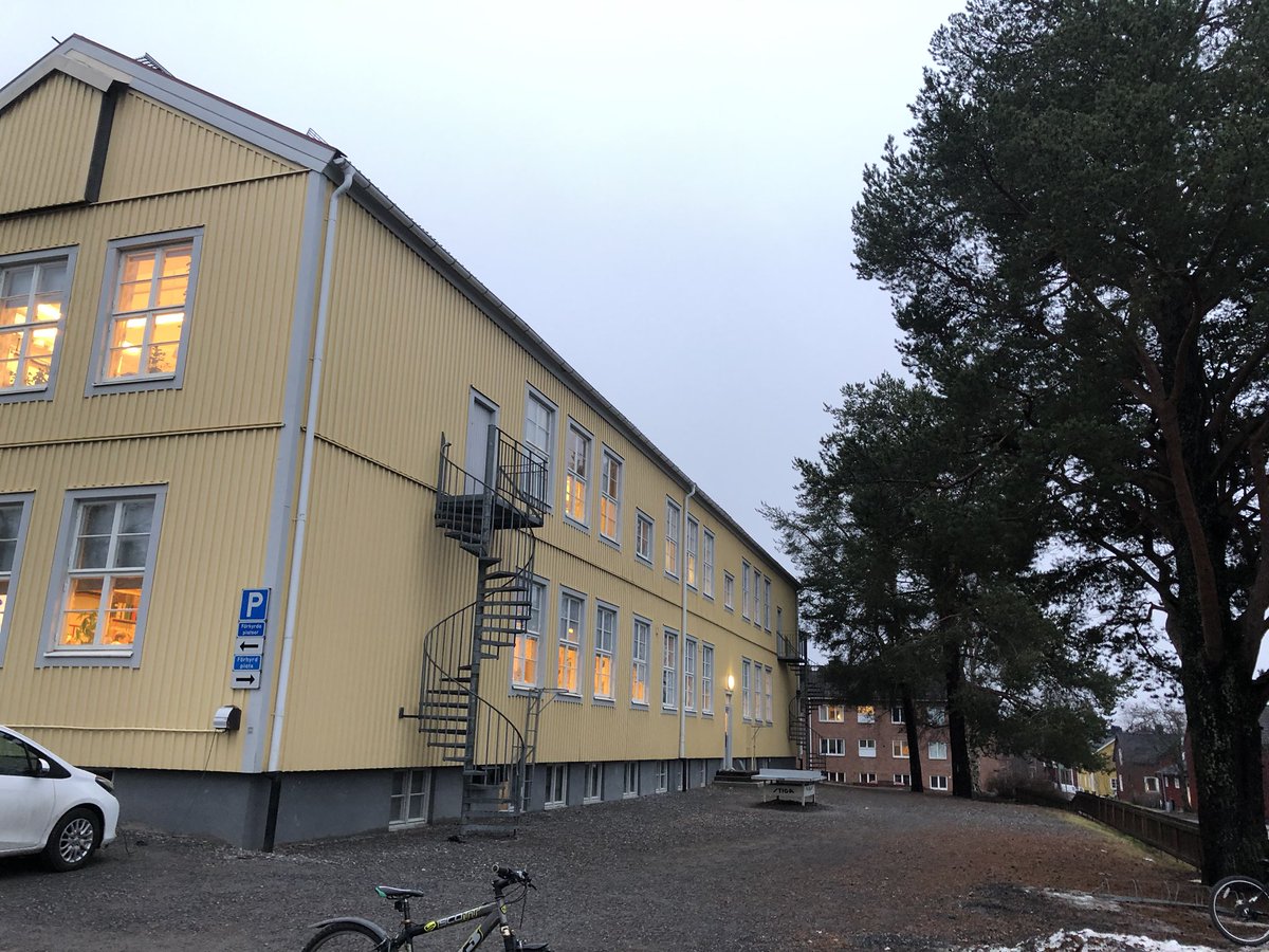 Had the most exciting teaching experience today, giving a lecture on surgery for 8-year-olds at Sofiehemsskolan. Motivated students, 200 questions!