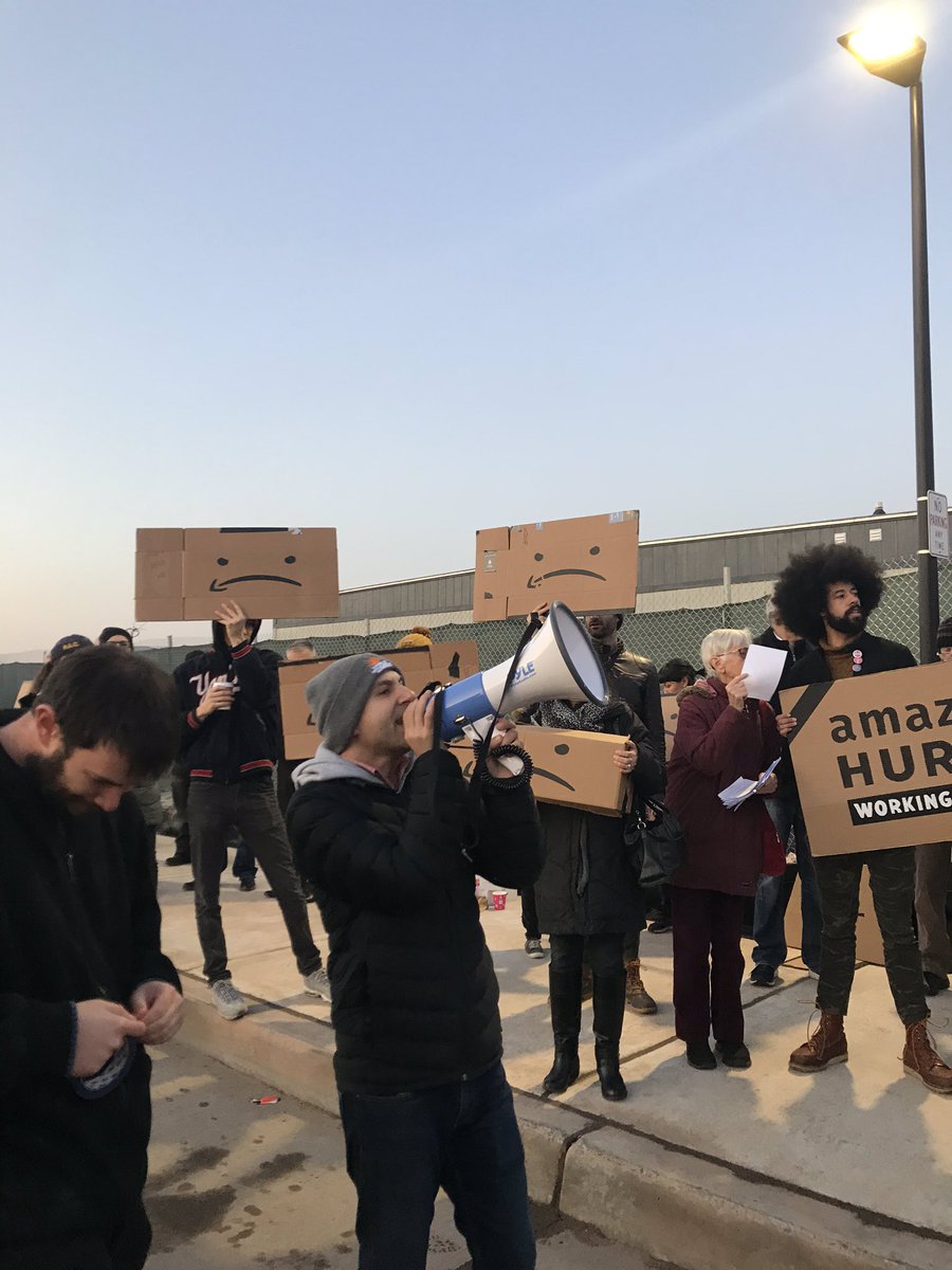 ALIGNny's tweet image. HAPPENING NOW : #AmazonWorkers in Staten Island join workers around the globe crying out for @Amazon to stop delivering HURT to workers &amp;amp; communities. @AwoodMpls
