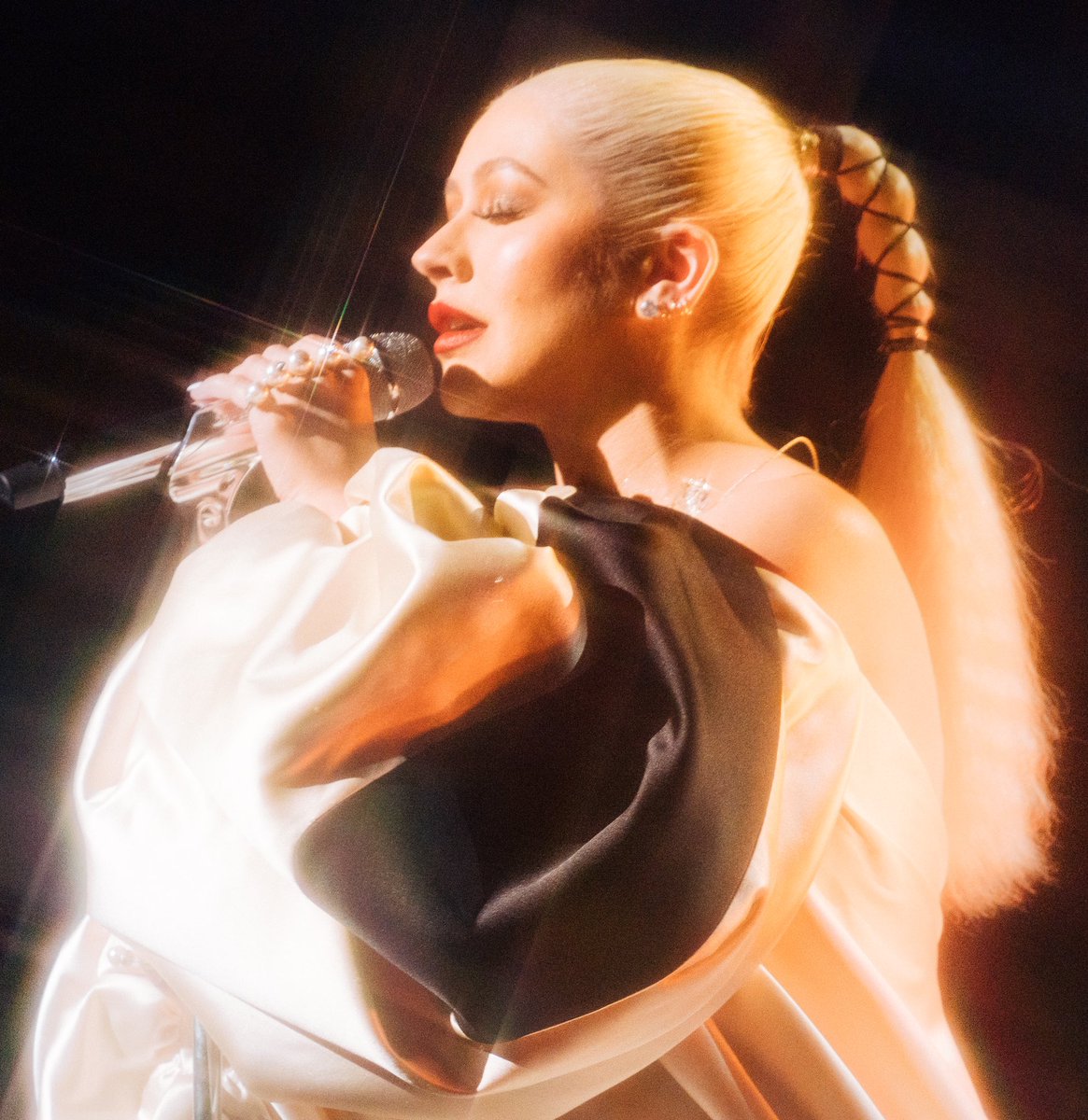 xtina's tweet photo. Fall On Me ✨Thank you @AMAs and @AGreatBigWorld. 

#1 on @iTunes today 🖤 I love you guys. https://t.co/5BTZ3tjS3Z