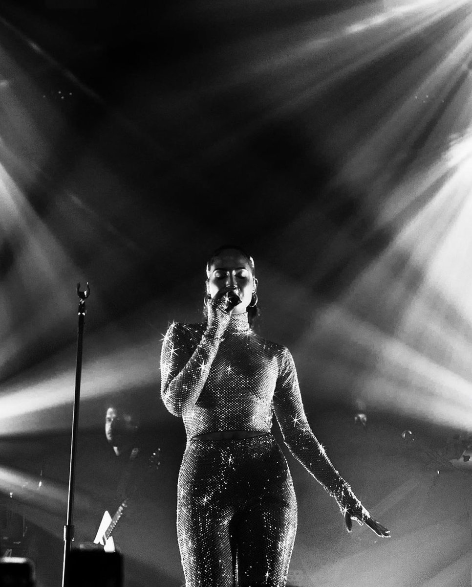 SnohDaily's tweet photo. Webster Hall / NYC.
(Nov. 24) https://t.co/ZmrpVQKKWw