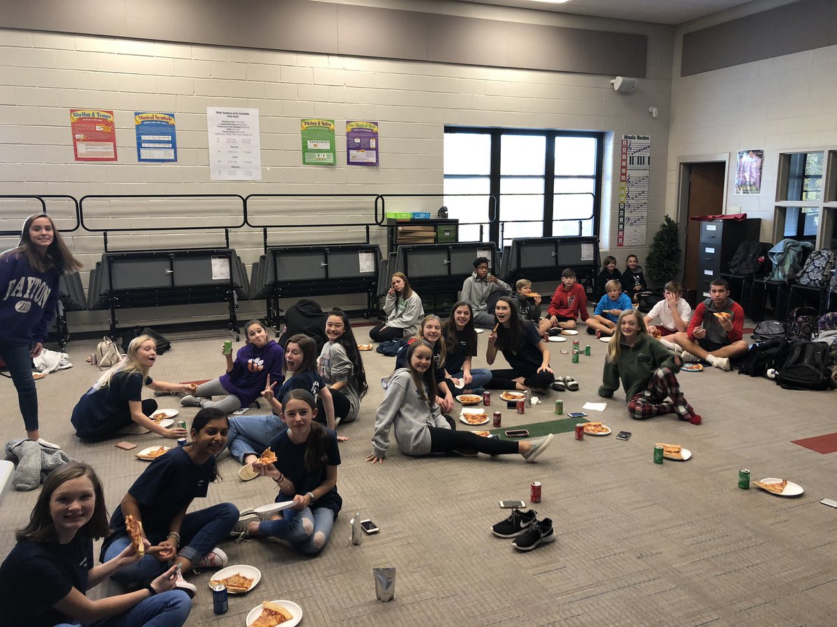 DeniseBard4's tweet photo. Fun chorus bonding time ❤️ https://t.co/DXUo0fwnoT