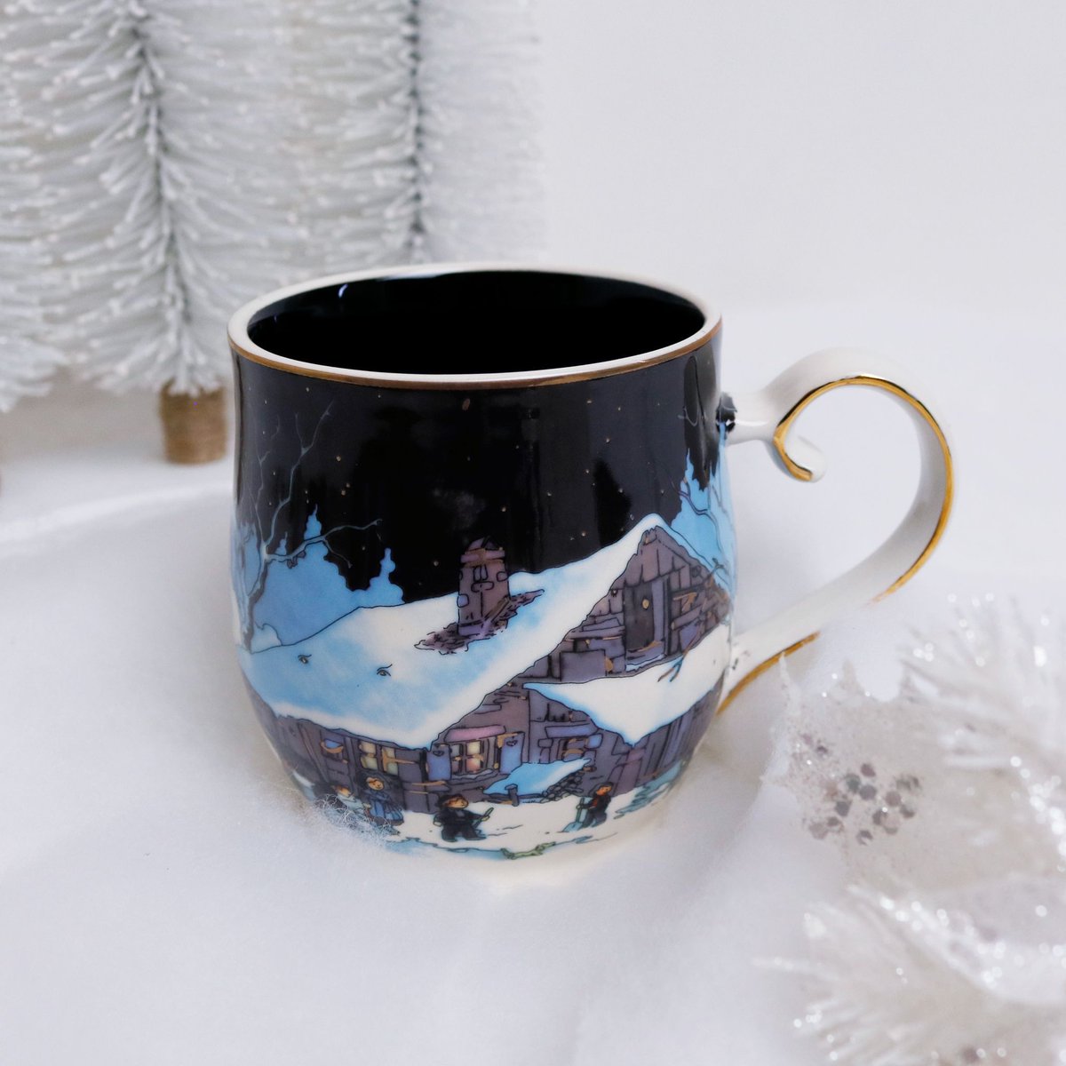 Warm your hands and hearts this season by cozying up with your favorite tea in our Home for the Holidays Fireside Mug. ❤️☕️❄️
.
#teaqueens #teaqueen #teatime #teaparty #looseleaftea #tea #winter #snow #holidays #christmas