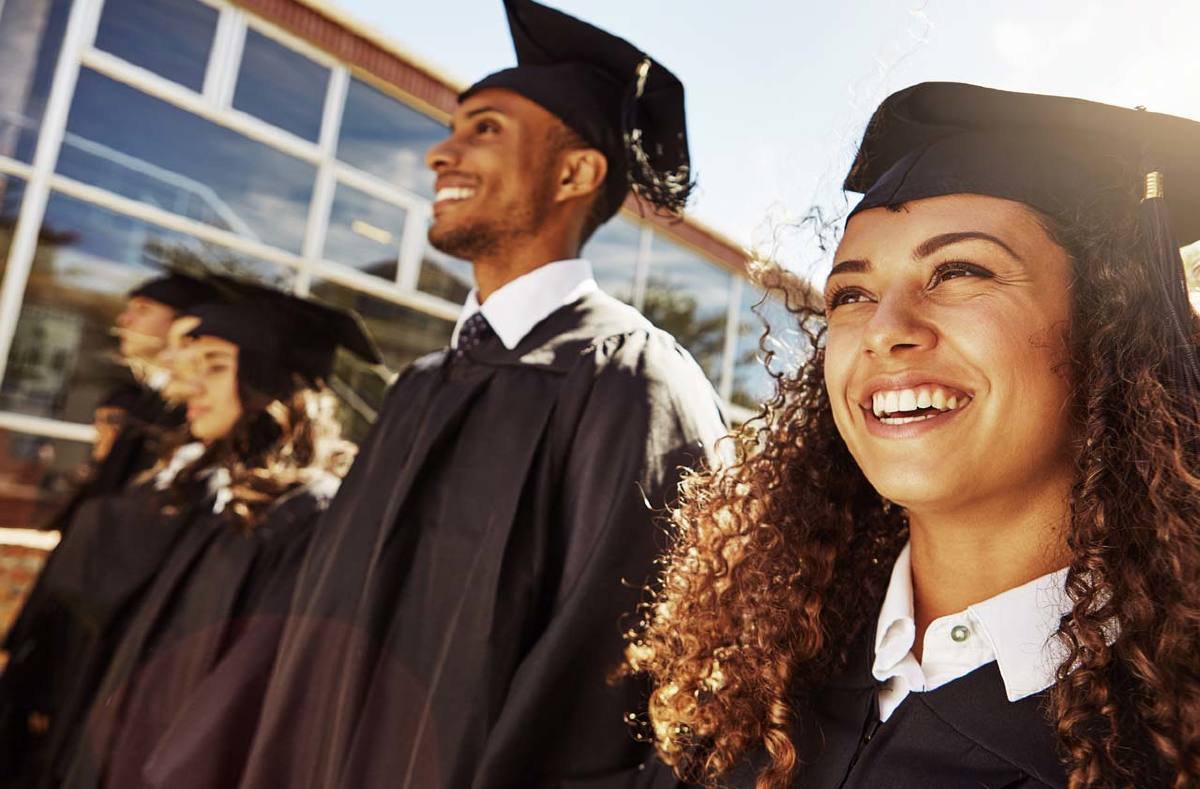 TheHallTeamCO's tweet photo. Let's look at these best markets for those with brand-new diplomas! https://t.co/6hZ1PU6TNh https://t.co/qkFw2D2u52