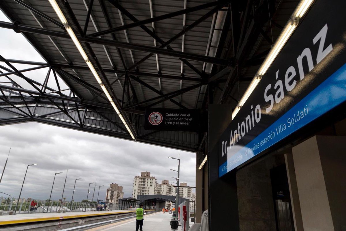 aforchieri's tweet photo. Con la inauguración de la estación Saenz del nuevo #ViaductoBelgranoSur se elevó una de las vías más peligrosas de la Ciudad. Ahora hay ocho barreras menos y siete calles más que se abren para que los vecinos puedan viajar más rápido y seguros a sus casas https://t.co/nFRH6p7Kb5
