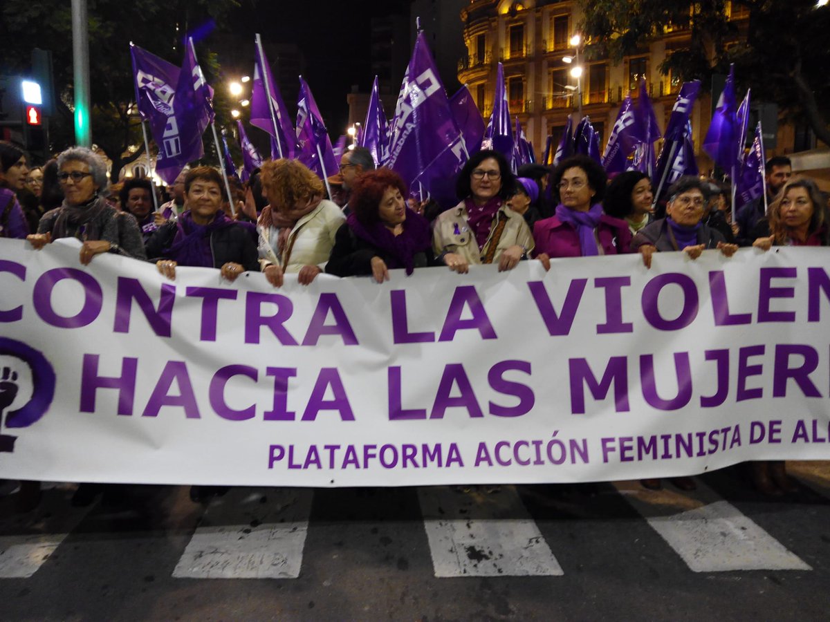 Gran movilización contra la violencia de género en Almería #25Noviembre #ViolenciaMachista