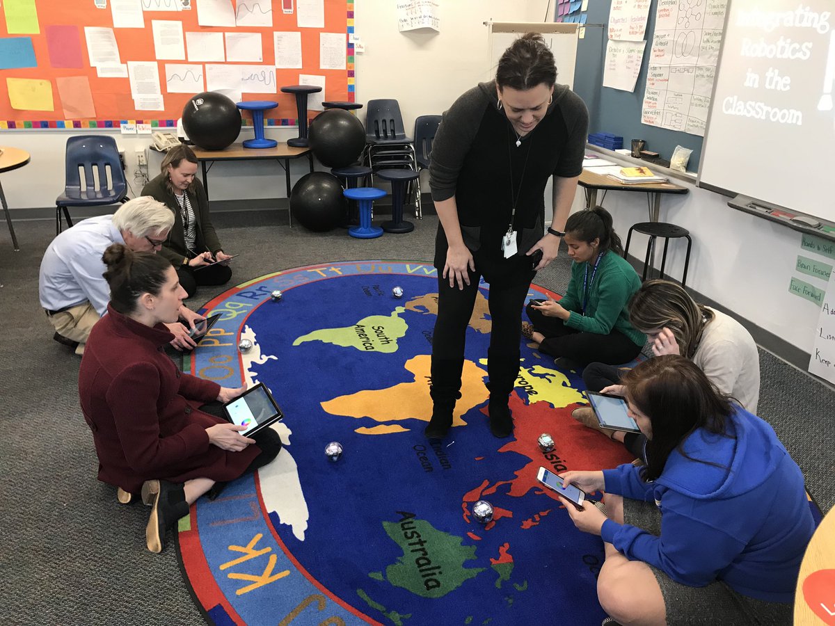 EdTechPioneer's tweet photo. #APSRoboticsPilot has officially begun @RandolphStars!  @APSVirginia https://t.co/jXsk4thS9I