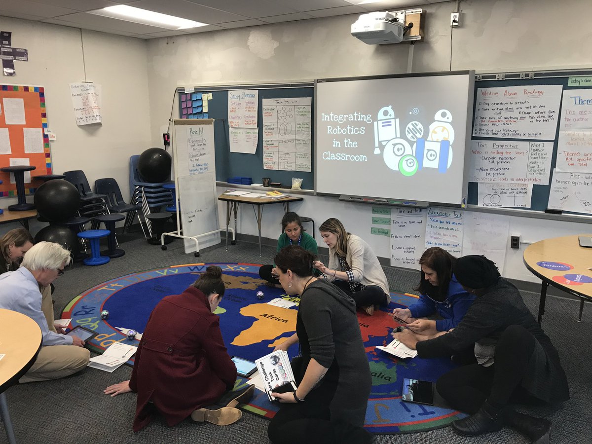 EdTechPioneer's tweet photo. #APSRoboticsPilot has officially begun @RandolphStars!  @APSVirginia https://t.co/jXsk4thS9I