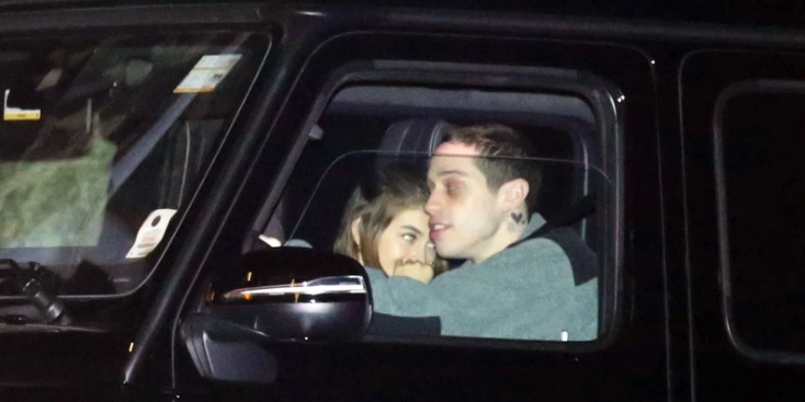 thetalko's tweet photo. Pete Davidson Continues To Defy Logic By Dating Model Kaia Gerber https://t.co/FC6Ku0ltbv #PeteDavidson #gerber #KaiaGerber #BreakingNews #hollywood #celebs https://t.co/fc5YwTpTy7