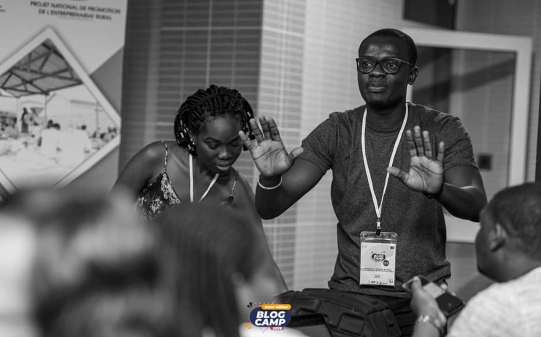 jimsjazz's tweet image. On ovationne le gars ci et toute sa team nooon😏.. Que Dieu bénisse vos projets.

#Jims #BlogCamp228