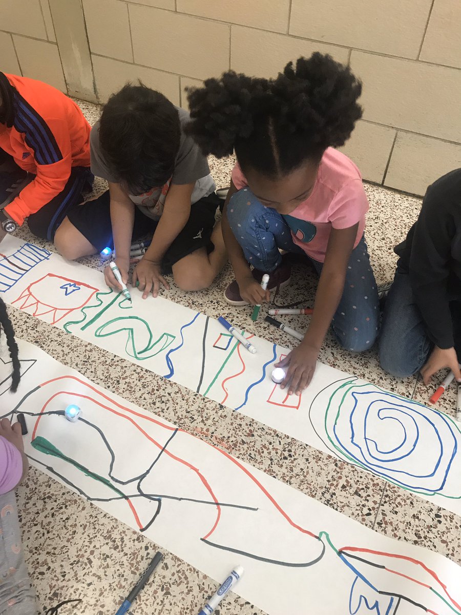 LenardITC's tweet image. These 1st grade #FisherFlamingos have figured out all the tricks to successfully #code @Ozobot! #STEAMday @RVAITRTs @RPS_Schools #WeAreRPS