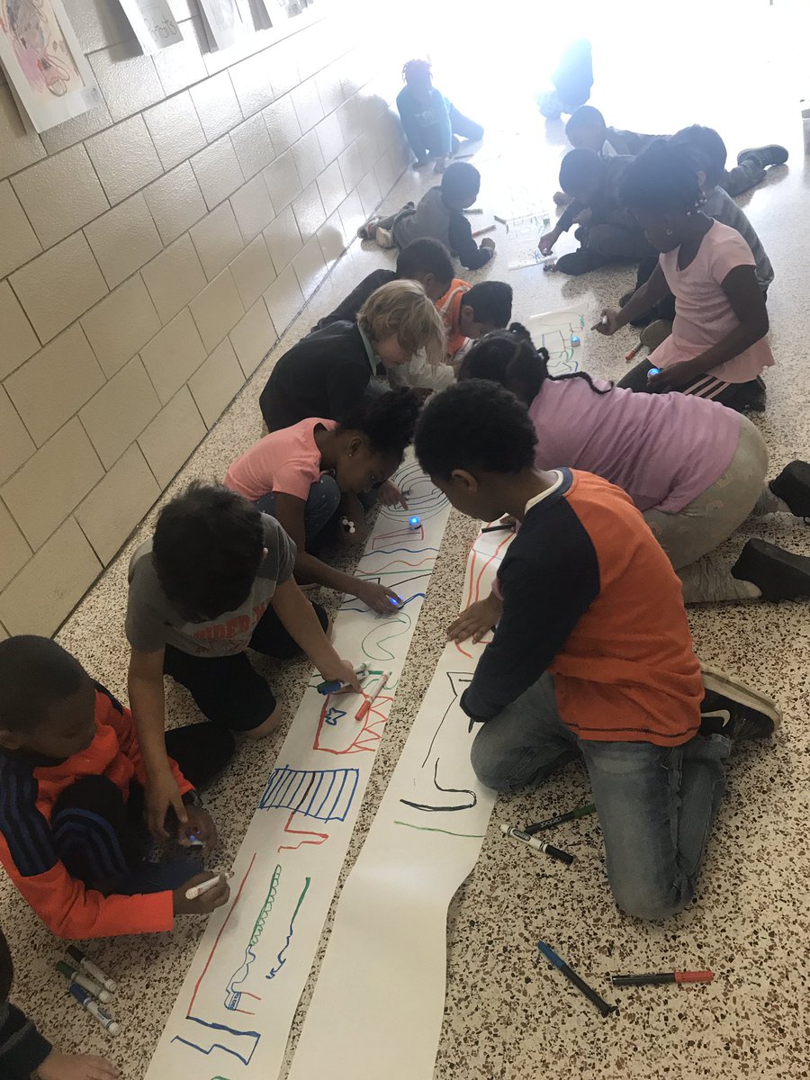 LenardITC's tweet image. These 1st grade #FisherFlamingos have figured out all the tricks to successfully #code @Ozobot! #STEAMday @RVAITRTs @RPS_Schools #WeAreRPS