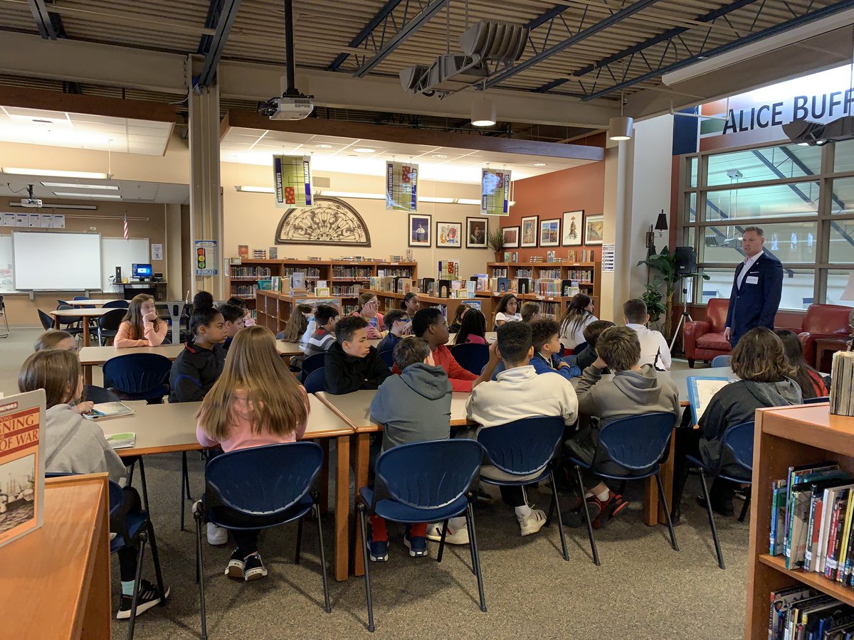 Thank you <a href="/SenBLindstrom/">Sen. Brett Lindstrom</a> for speaking to Mrs. Tunning @BuffettMagnet class about what he does and the state legislature.