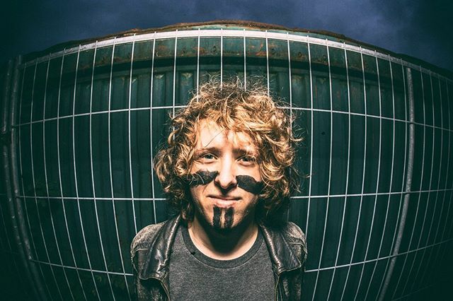 Hebben jullie de playlist van @lauranneerincx al gecheckt? Vol met vette rauwe funky shit. Staat op ons Spotify kanaal! 
Foto door @rick_de_visser instagram.com/p/B5TQwBshIt6/