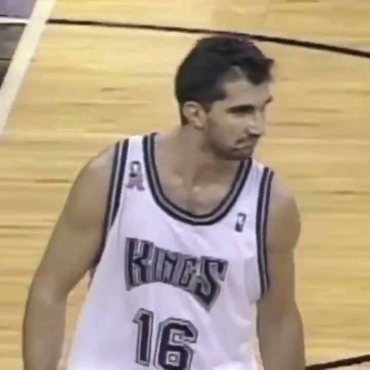 Happy Birthday, Peja Stojakovi !

3x All-Star
2011 NBA Champ
2003-04 All-NBA

A certified sniper.
