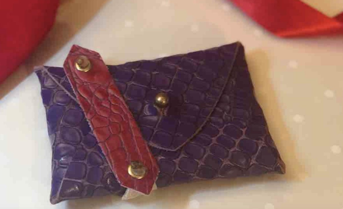 LeighAnnBarnes's tweet photo. Thank you @TheSocialNY -- Leigh Ann Barnes Mini Mighty Wallet + Hairband featured in The Social NY's Gift Guide. #giftguide2019 #wishlist https://t.co/C3dFAN2eP9 https://t.co/cOUdDsBQBk