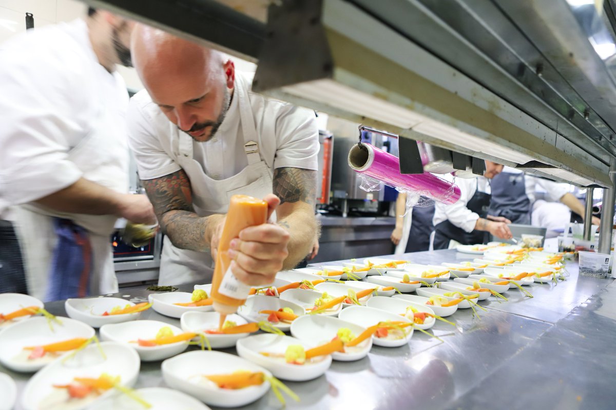 Tercer año de Congreso y esto no ha hecho más que empezar. Hoy cocina Tomás Kalika de @mishiguenecocina 🤟🏼 en @bbvabilbaofoodcapital