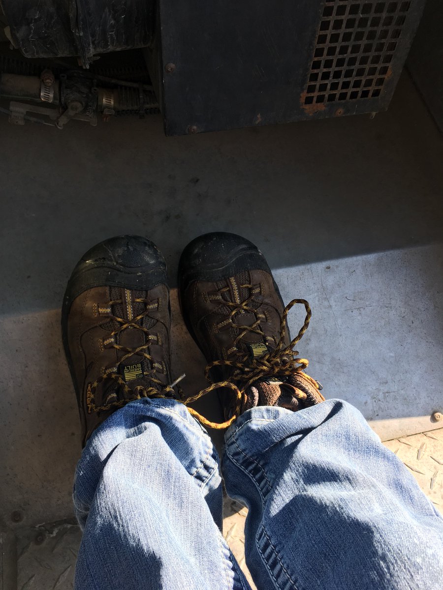 📦Peak Helpers are awesome!! Thank you Angela Popson working in the Dubois Center for wearing proper footwear and continuing to work safely throughout these busy days!🎄