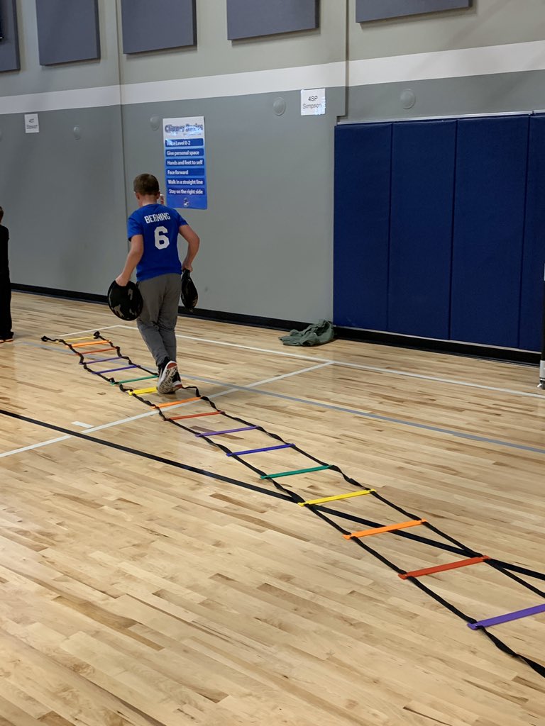 jcarder87's tweet photo. These students wanted to challenge themselves by carrying sandbags through the the obstacle course. I wonder what other kids will come up with to challenge themselves? #PhysEd https://t.co/QgEIzki2gK