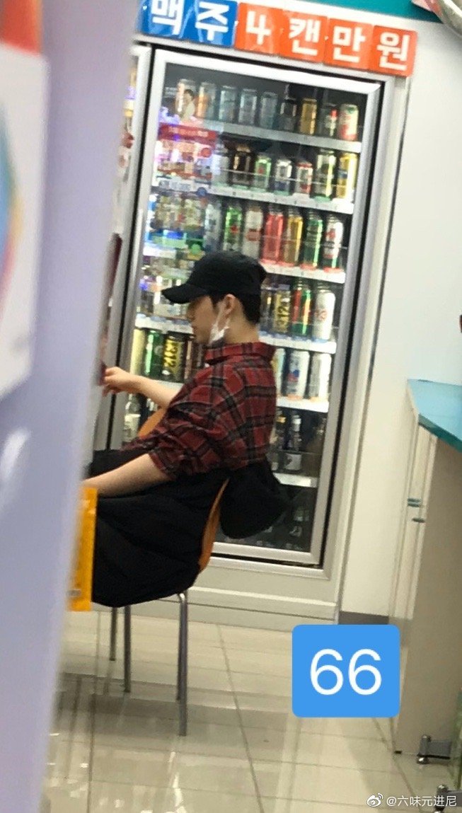 BY9LAT's tweet photo. [#INFO | 25.11.19]

Yunseong fue visto en una tienda de conveniencia de Hongdae, hoy.

#HWANGYUNSEONG #BY9_DEBUT #by9_be_your_nine #We_Need_BY9 #AlwaysWithBY9 #our_universe #for_nine #ProudToBeDear9 #BEMINE_BY9 https://t.co/K1Hny8deQ9