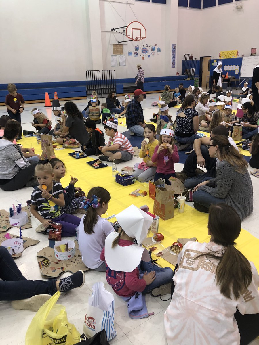 owens_class's tweet photo. Thanksgiving Feast! https://t.co/vg0LxWVhVo