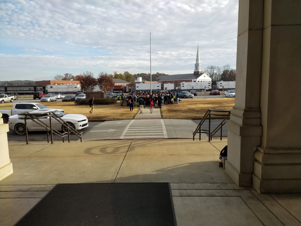 Belindabrarian's tweet photo. The @BBCMHS family really pulls together when tragedy strikes one of our own. Students have been very thoughtful in their actions and in their desires to help. #bitstrong https://t.co/b0Ejl11WEu