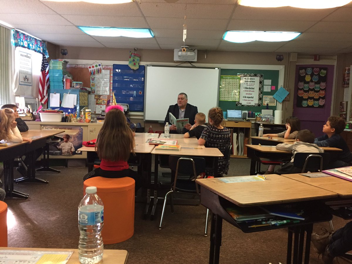 DWValentineFam's tweet photo. Two Read Alouds Today!! Mr. Golec shared #Spoon with us and Miss Figel read #10FatTurkeys #ColtReadAloud @jennoevancho @RHLSD_Colts @gailthomas47 https://t.co/EhbQVHXtP6