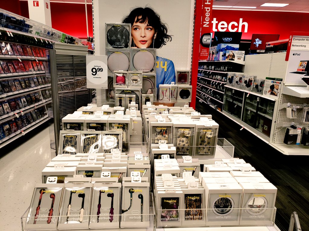 So many amazing #BlackFriday  sales 👏 🏃🏃‍♀️ #Heyday #TargetSelden #targetexpress  We are ready !!!!!!! <a href="/Target/">Target</a>